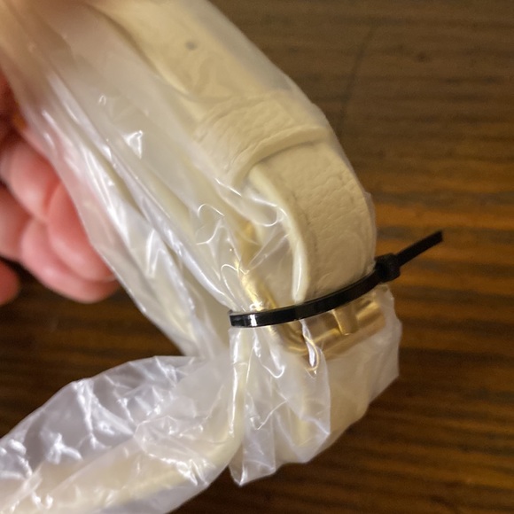 NWT Betsey Johnson puppy face convertible cross body or clutch purse - Picture 5 of 10